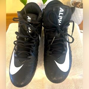 Nike Men's Alpha Menace Varsity Mid Football Shoes Black White